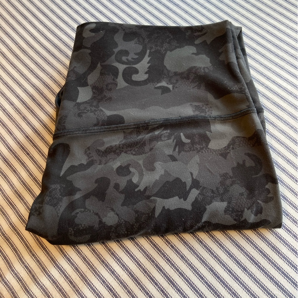 Lululemon Black/Gray Camo Leggings - Picture 11 of 11